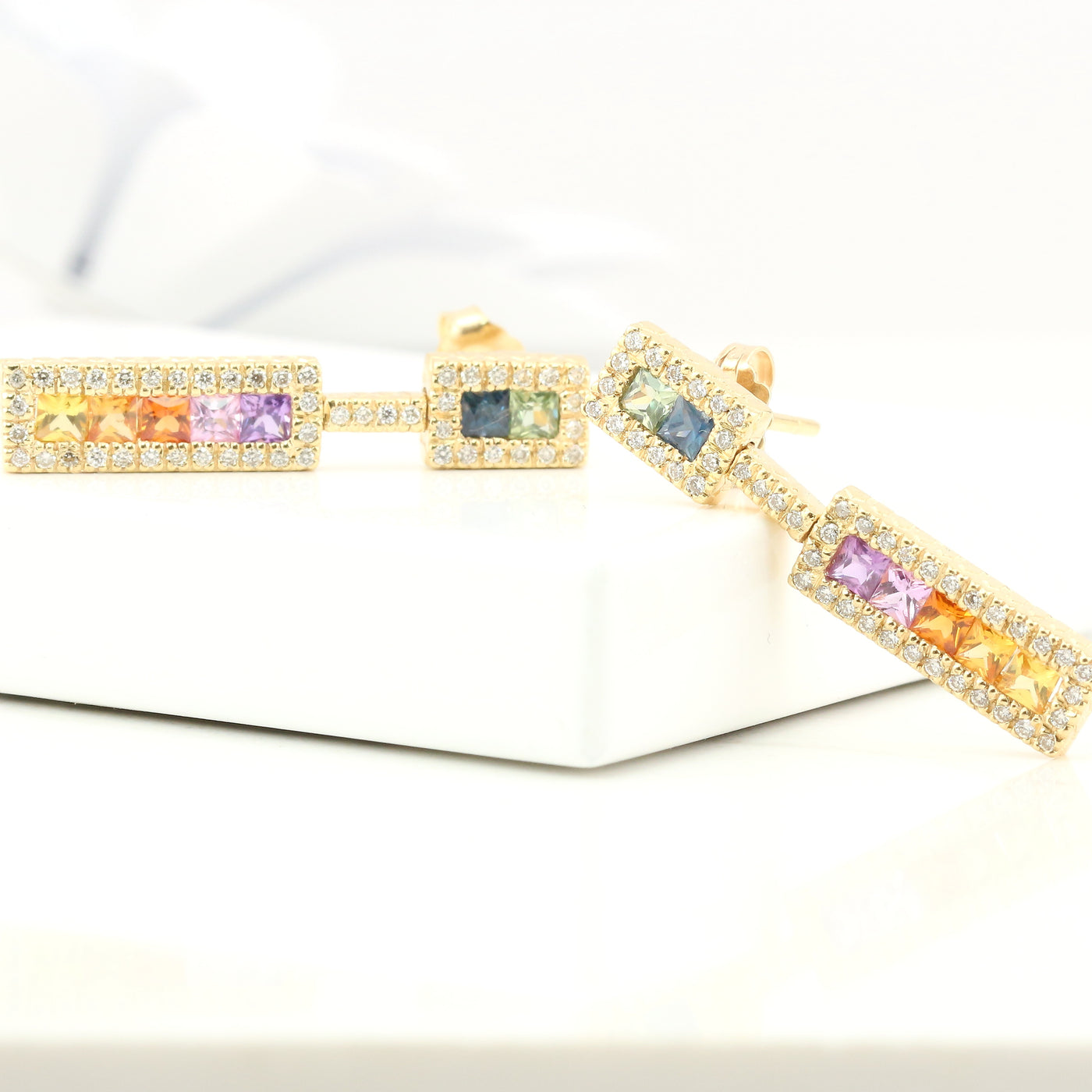 Multi-coloured sapphire and diamond set