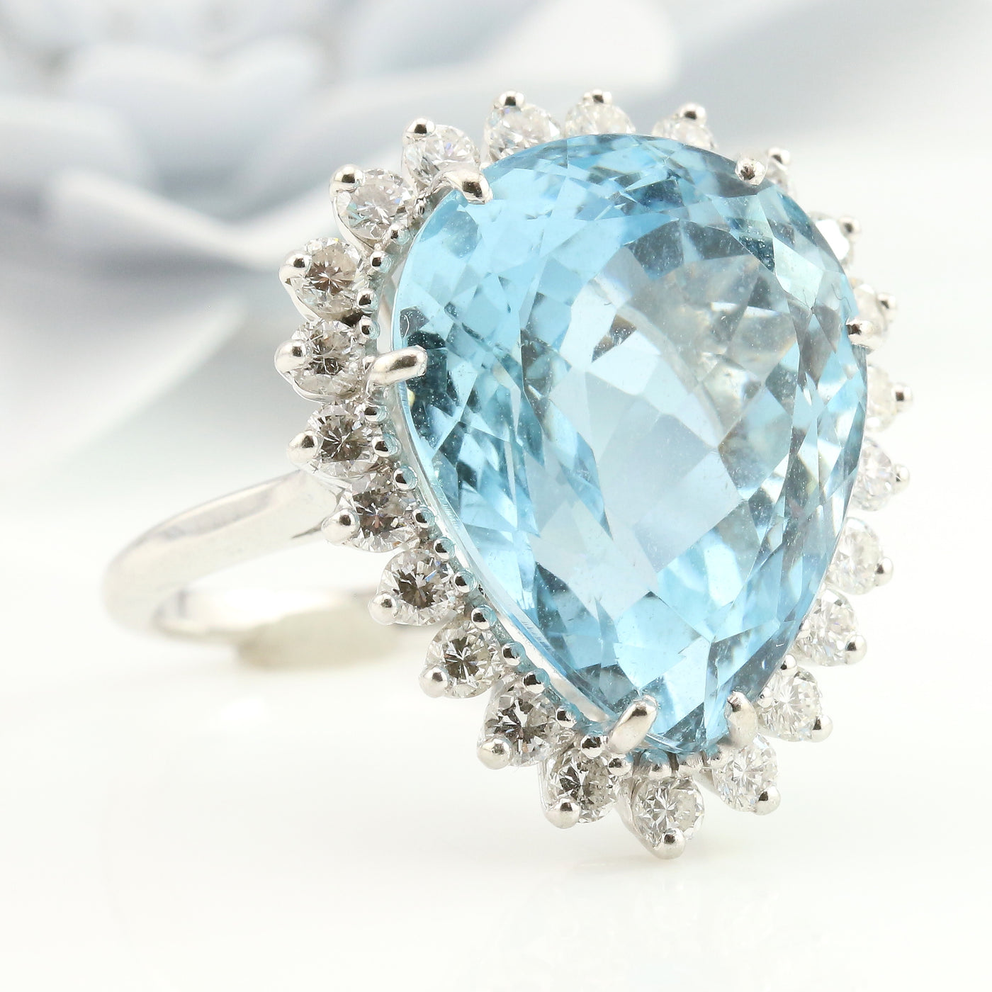 Stunning Aquamarine Diamond Ring