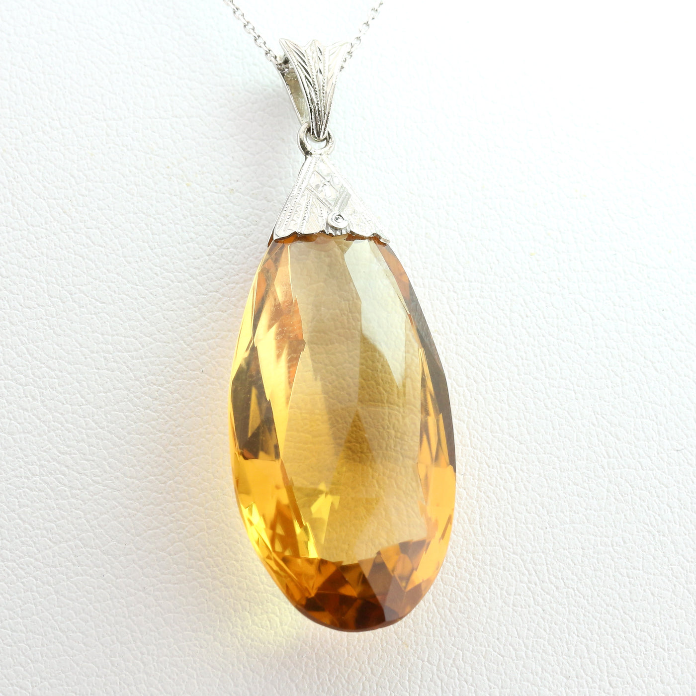 Oval citrine pendant