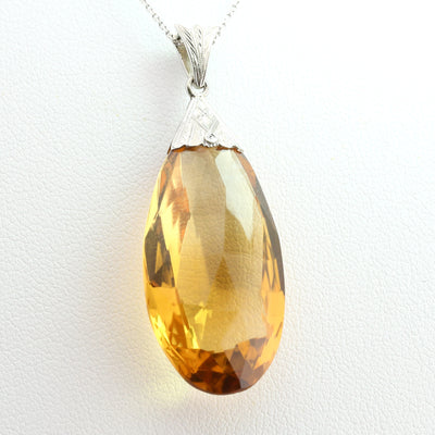 Oval citrine pendant