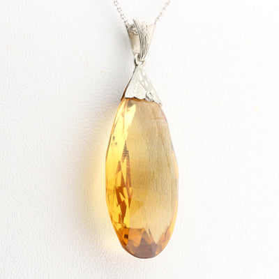 Oval citrine pendant