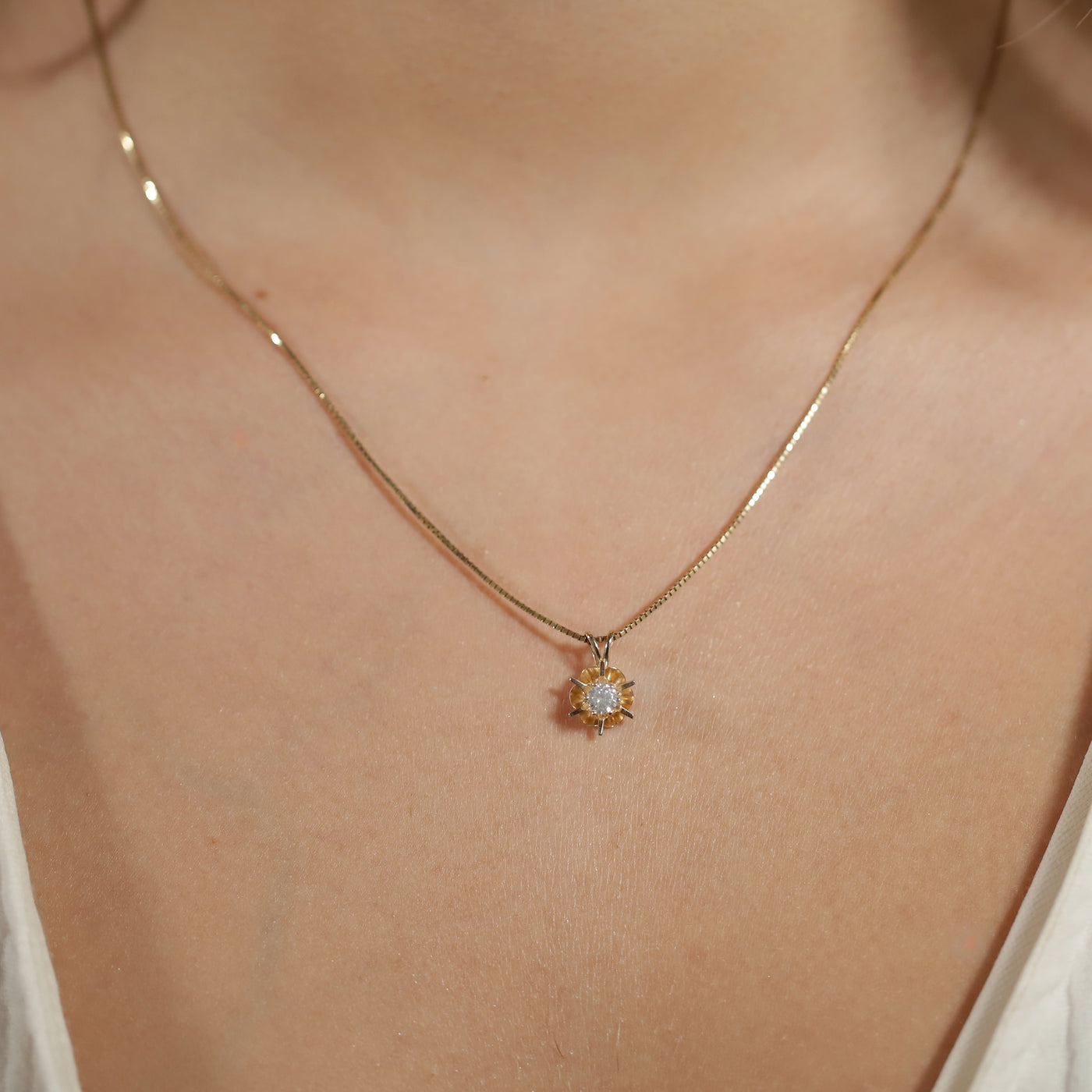 Diamond pendant and chain