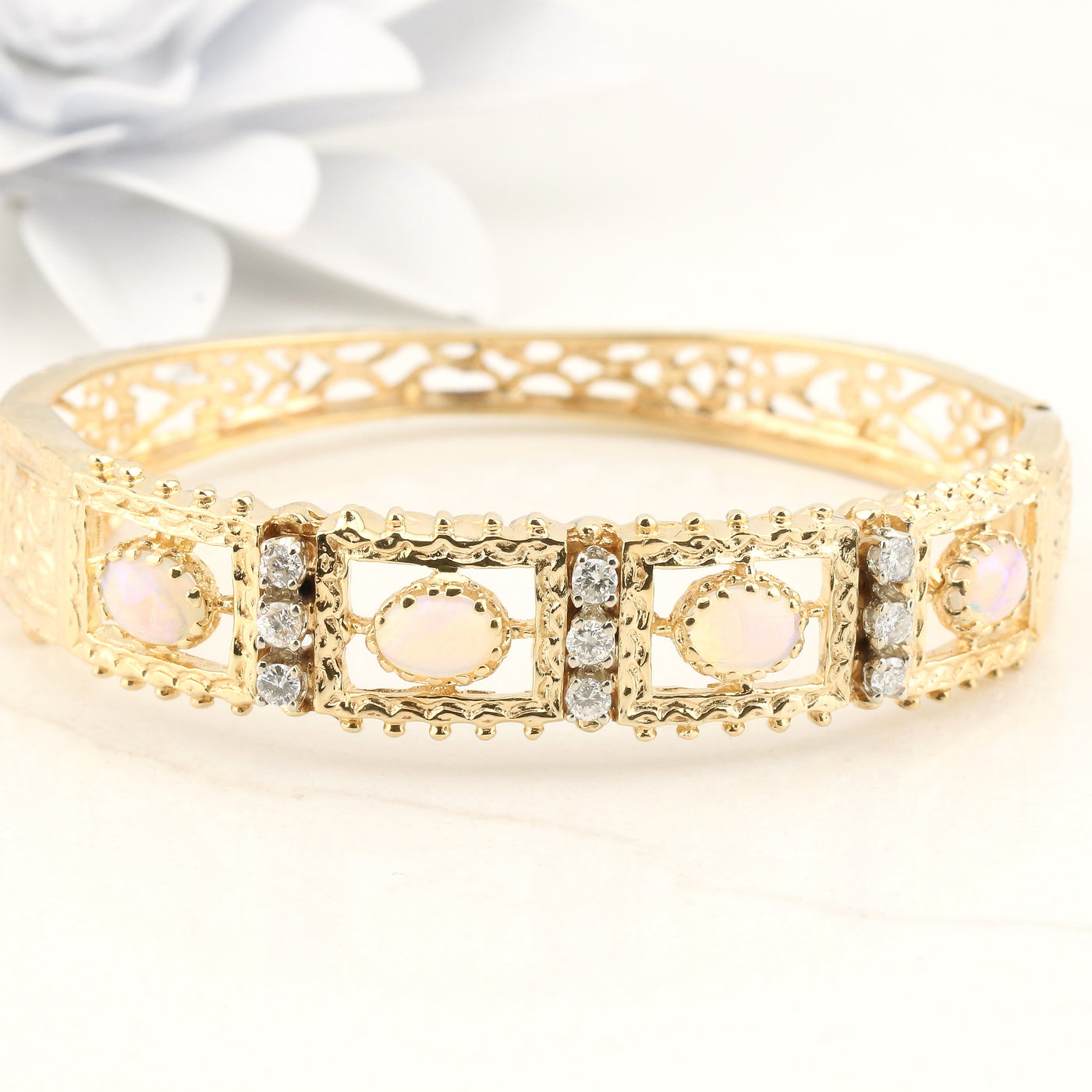 Yellow gold bangle with diamonds and opals