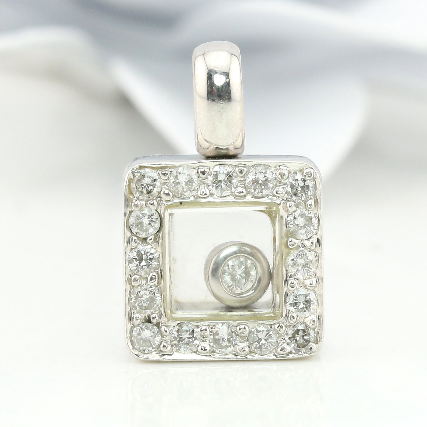 White gold pendant with diamonds