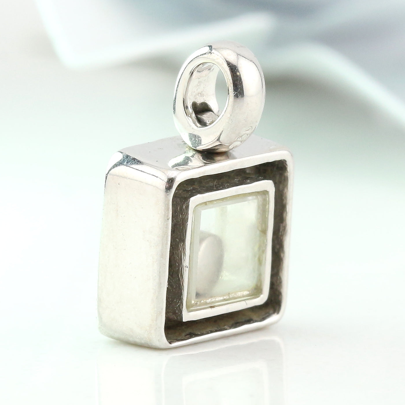 White gold pendant with diamonds