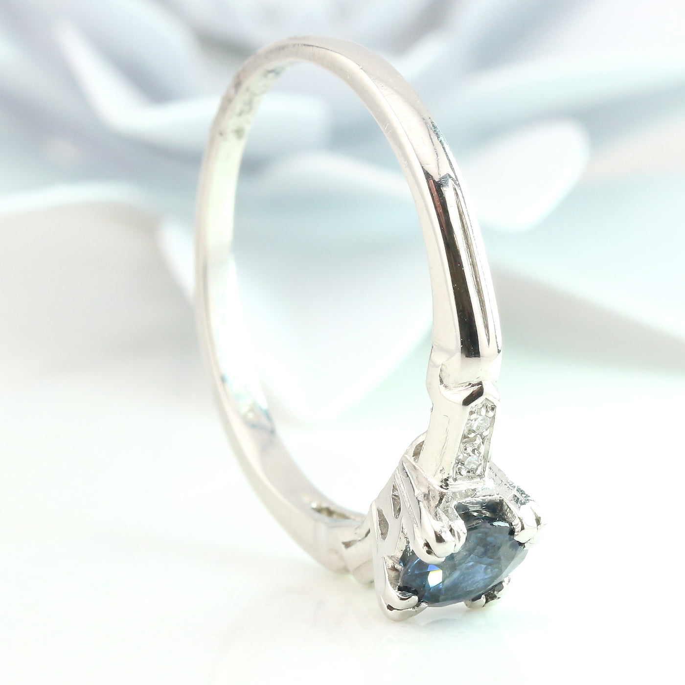 Sapphire platinum ring