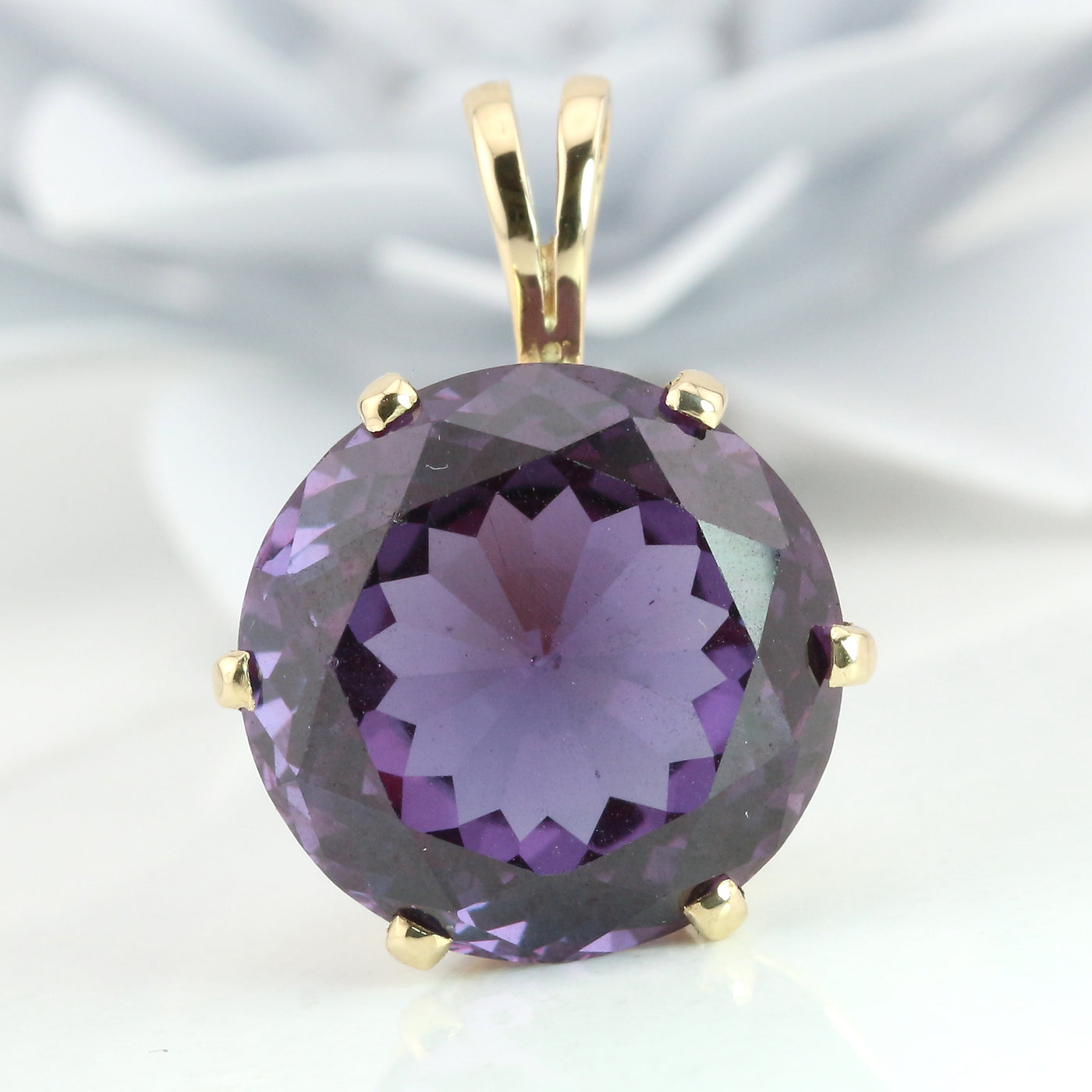 Synthetic alexandrite pendant