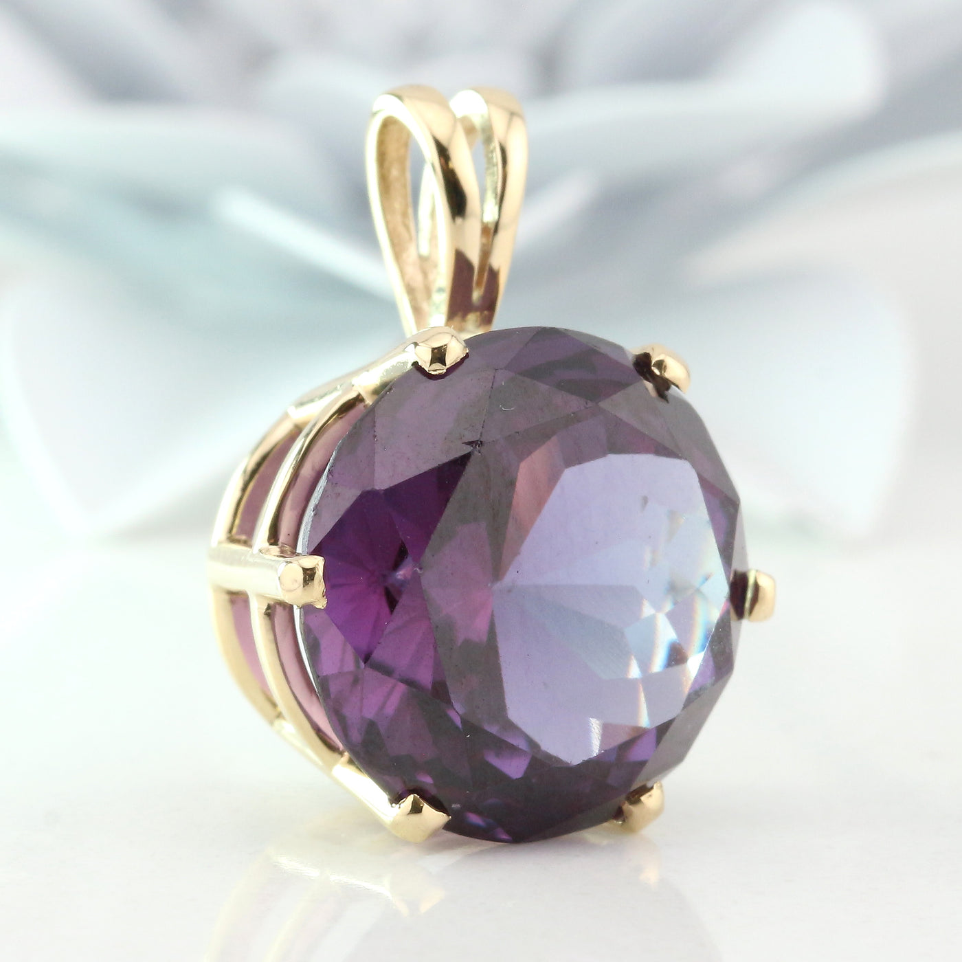 Synthetic alexandrite pendant