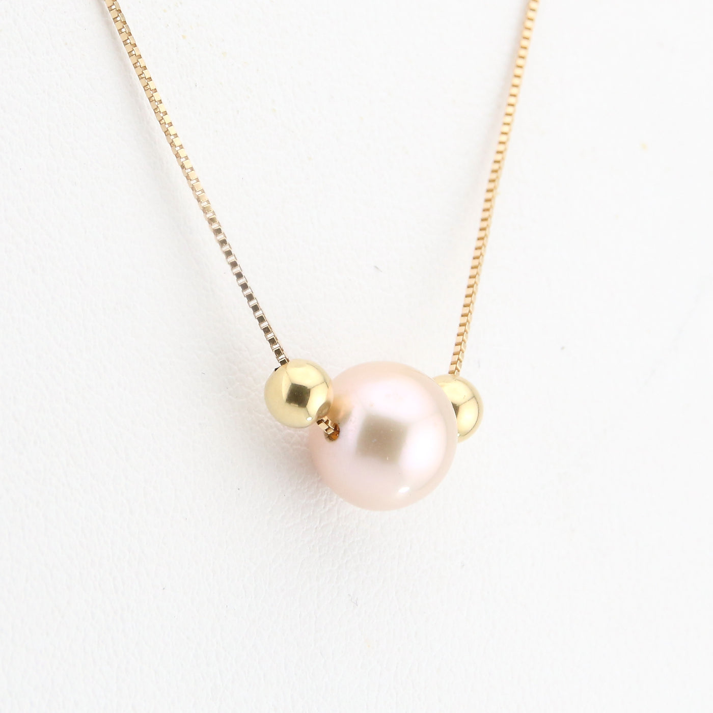 Necklace with pearl slider