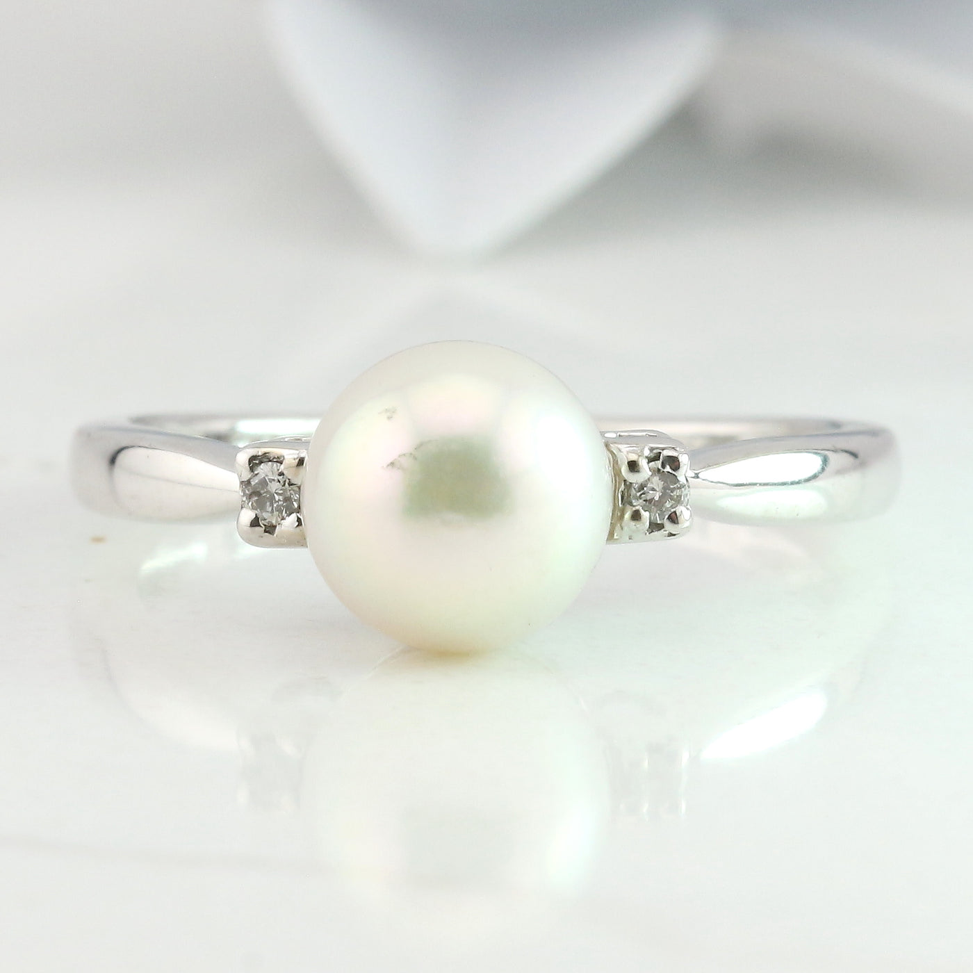 Diamond & pearl ring