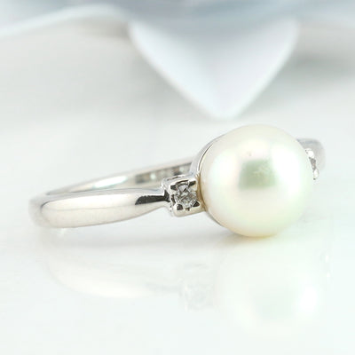 Diamond & pearl ring