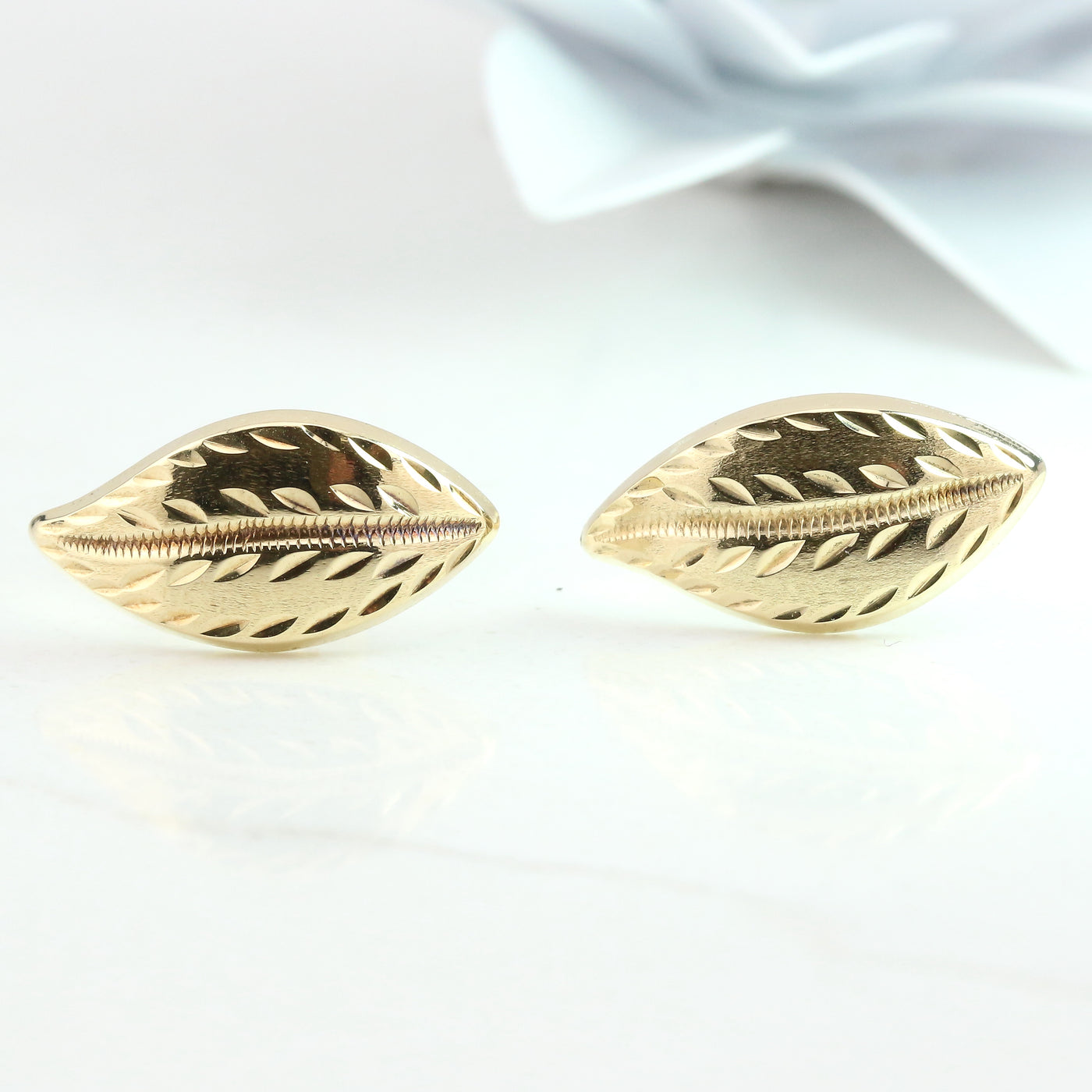 Leaf stud earrings