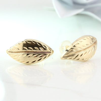 Leaf stud earrings