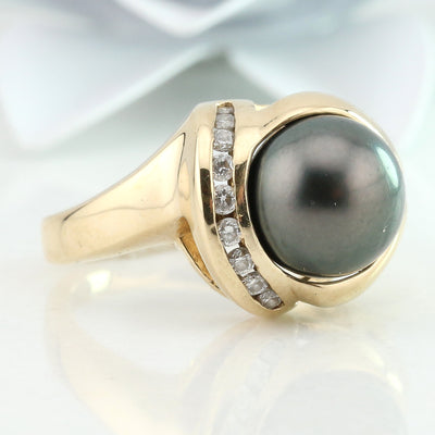 Black Pearl & Diamond Ring