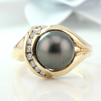 Black Pearl & Diamond Ring