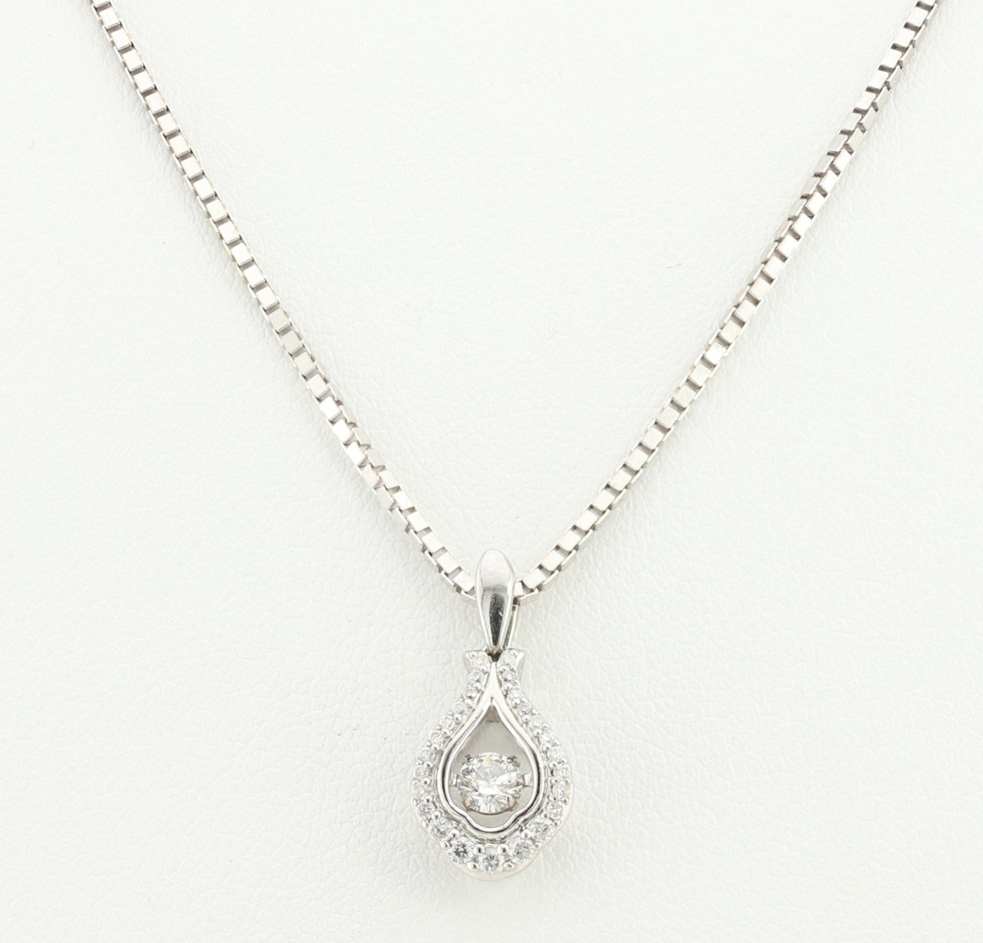 Shimmering Diamond Necklace