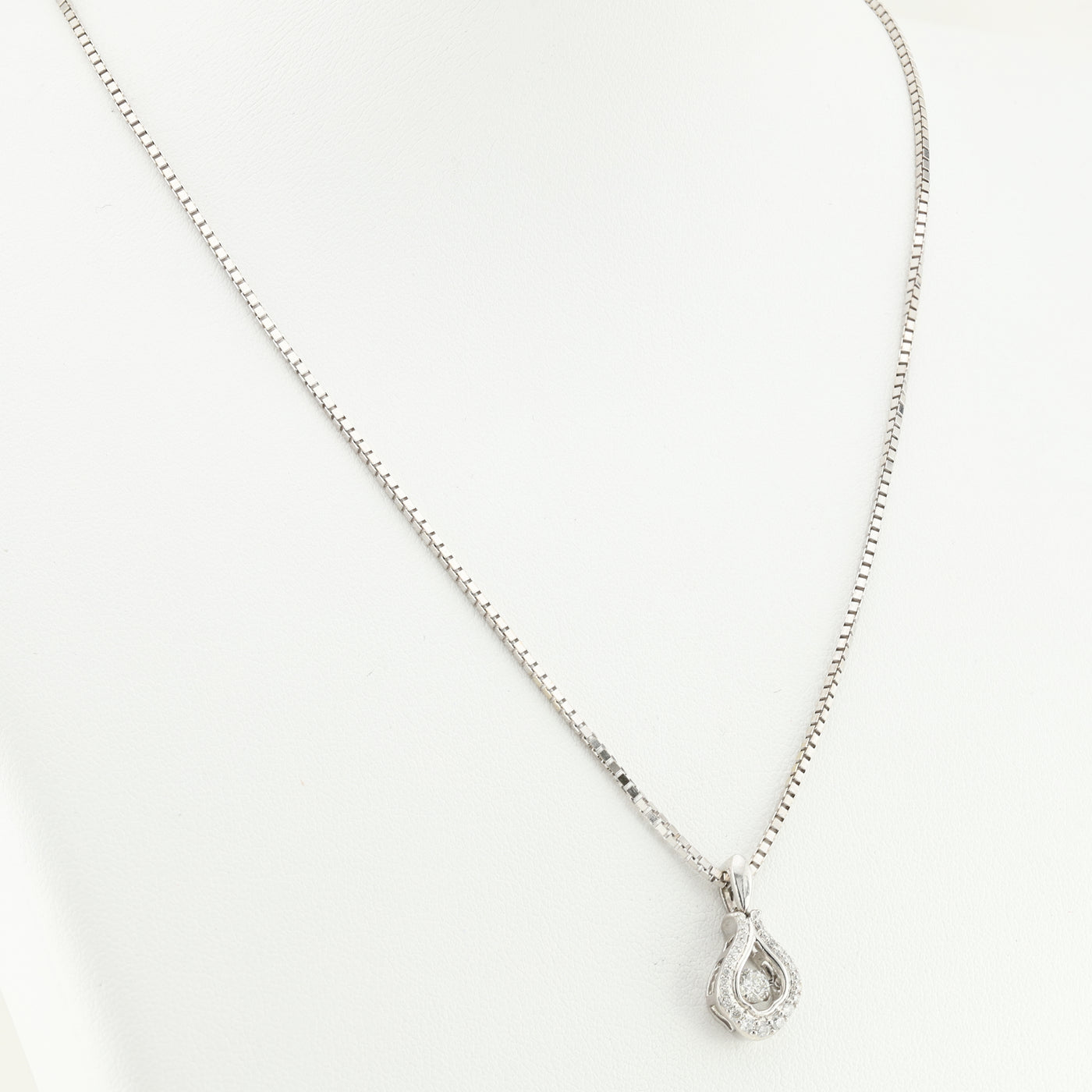 Shimmering Diamond Necklace